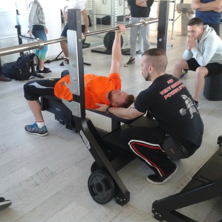 adduzione scapole nella panca piana