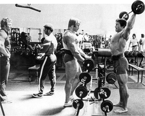 lento avanti con bilanciere e gambe tese